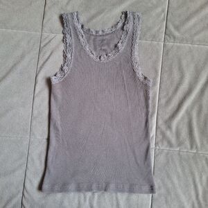 gray ribbed brandy melville fitted tank with lace trim